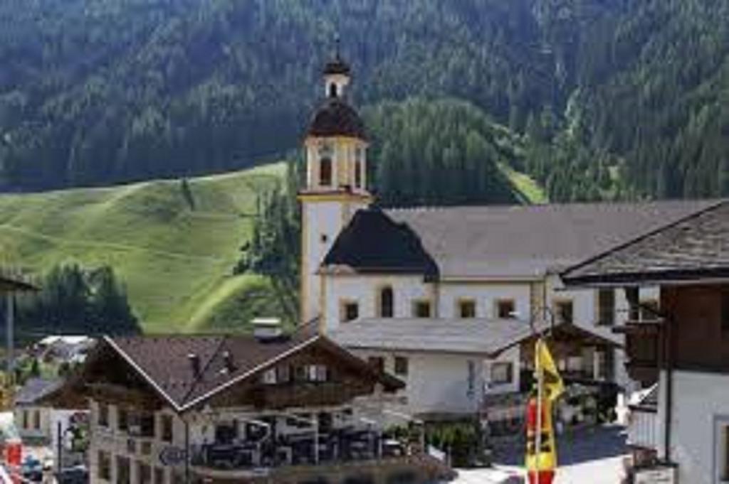 Hotel Hoferwirt Нойщифт им Щубайтал Екстериор снимка