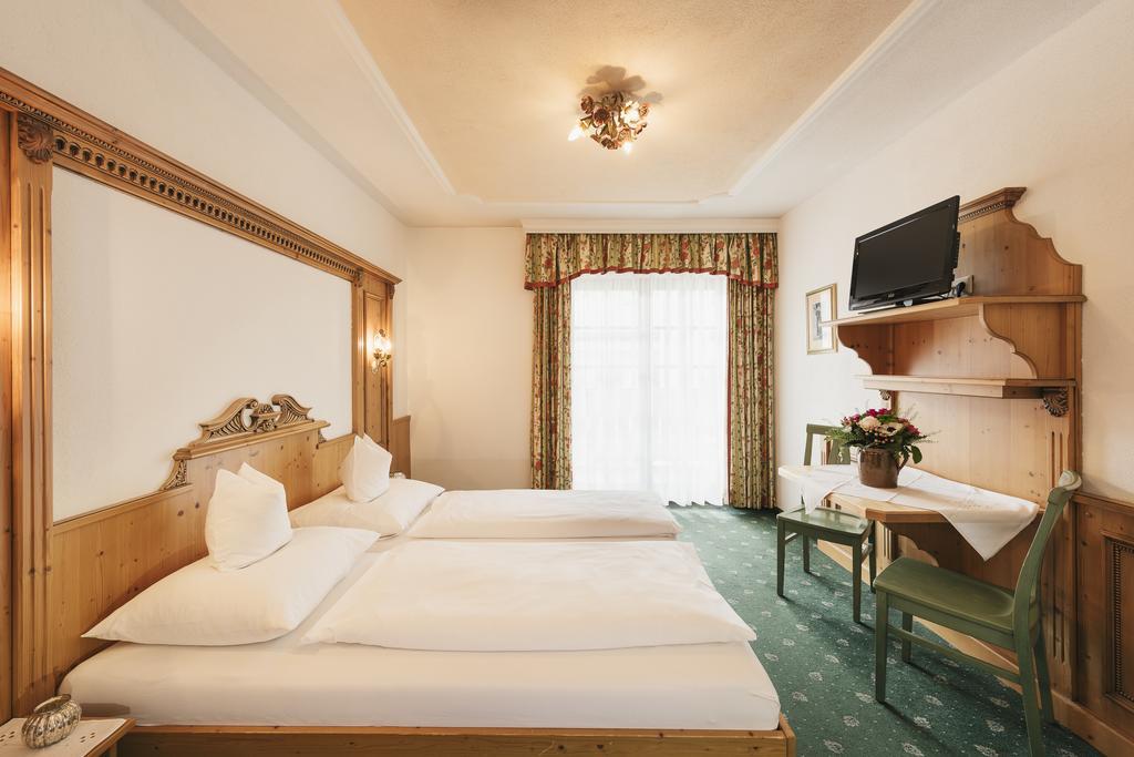 Hotel Hoferwirt Нойщифт им Щубайтал Екстериор снимка