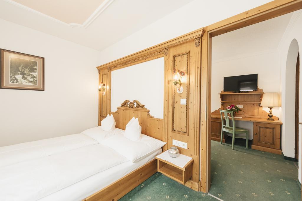 Hotel Hoferwirt Нойщифт им Щубайтал Екстериор снимка