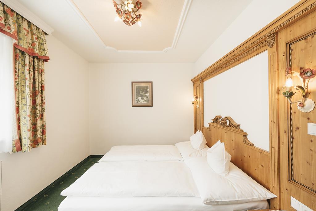 Hotel Hoferwirt Нойщифт им Щубайтал Екстериор снимка