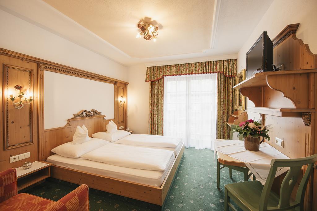 Hotel Hoferwirt Нойщифт им Щубайтал Екстериор снимка