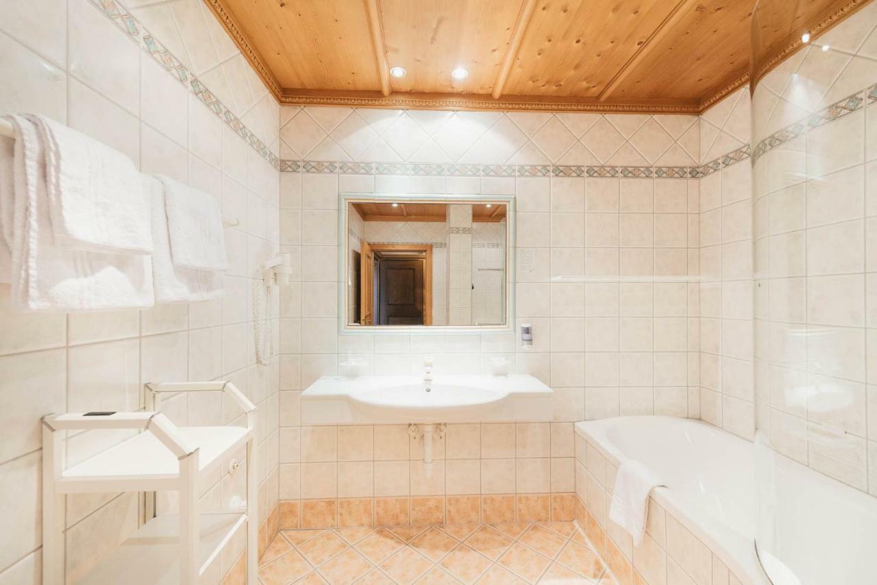 Hotel Hoferwirt Нойщифт им Щубайтал Екстериор снимка